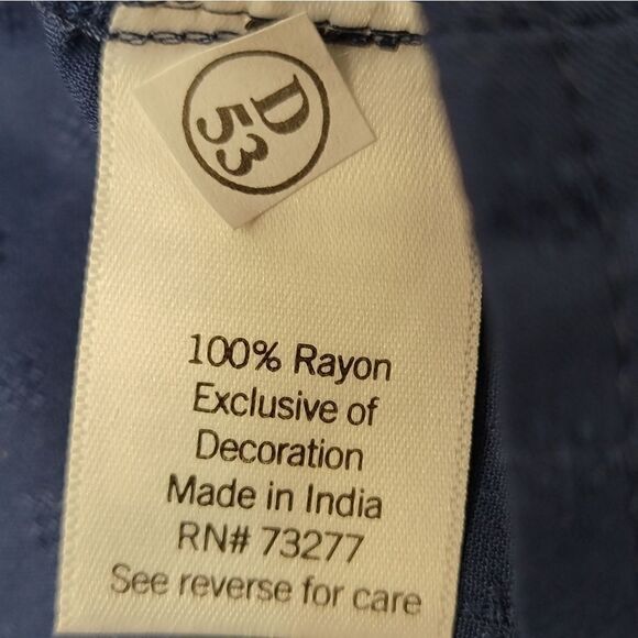 Croft and Barrow Navy Blue Sleeveless Top Front Keyhole 100% Rayon Size M - Picture 7 of 8